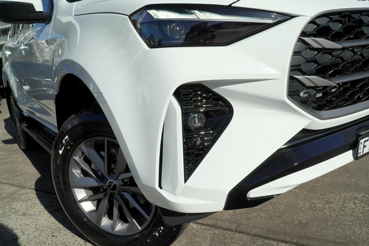 Isuzu Mu-x image 2