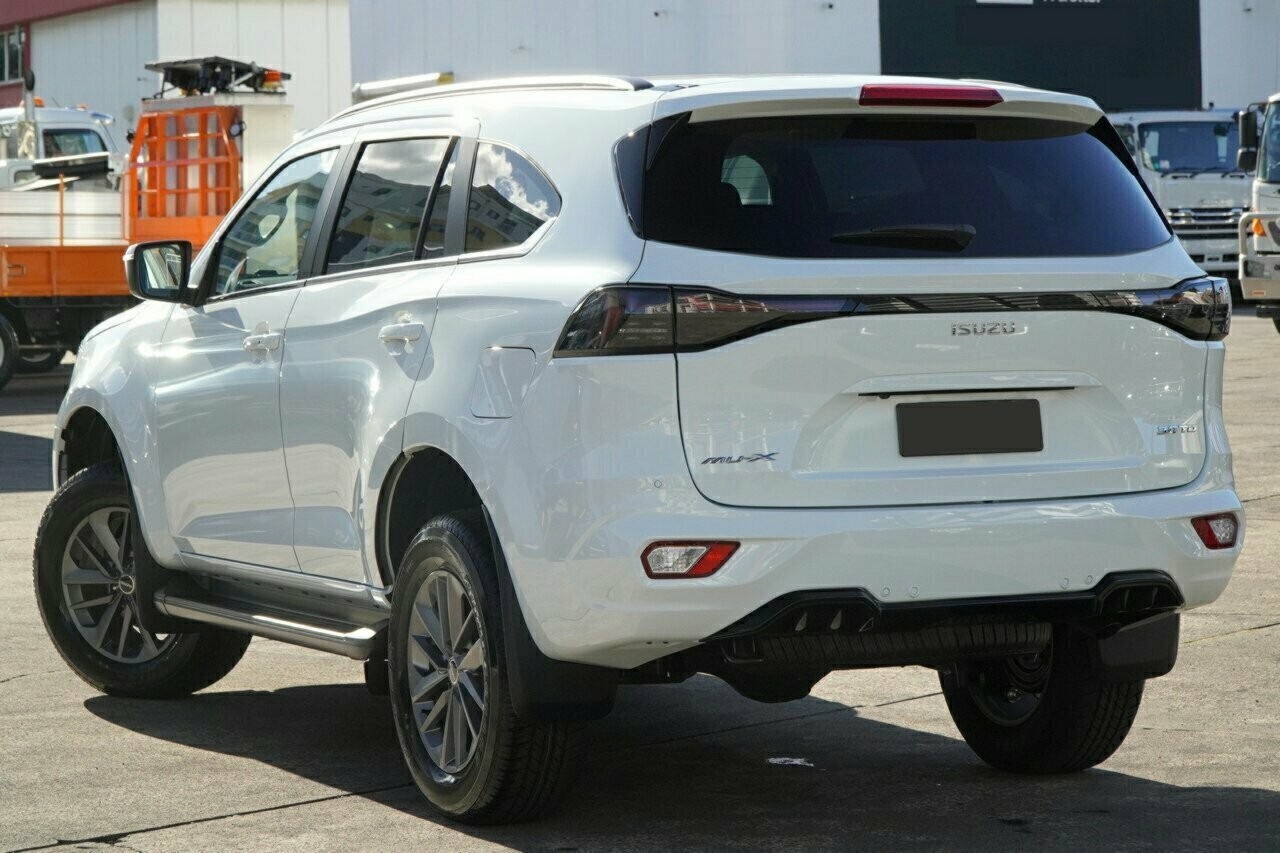 Isuzu Mu-x image 3