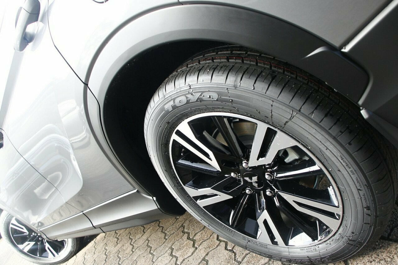 Mitsubishi Eclipse Cross image 4