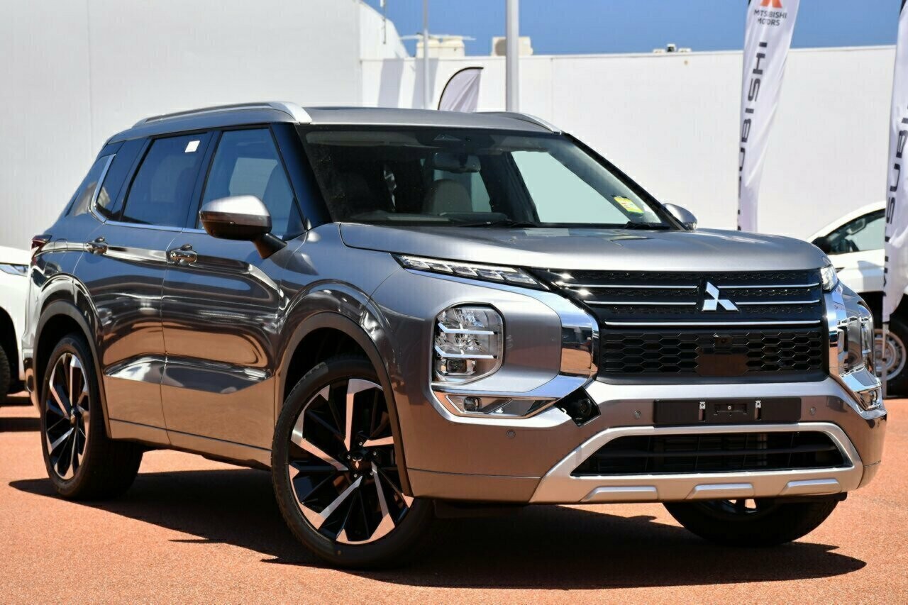 Mitsubishi Outlander image 1