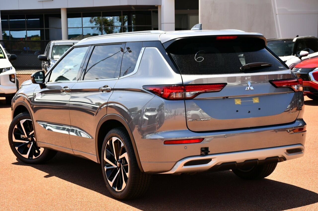 Mitsubishi Outlander image 2
