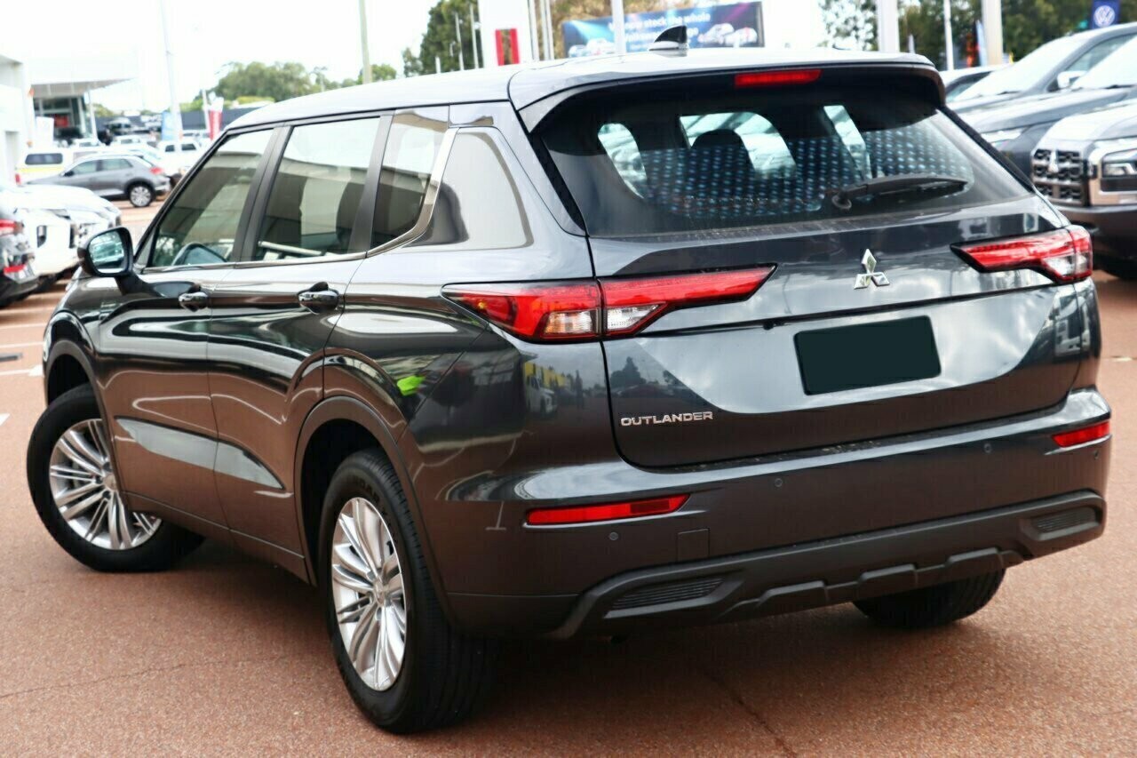 Mitsubishi Outlander image 3