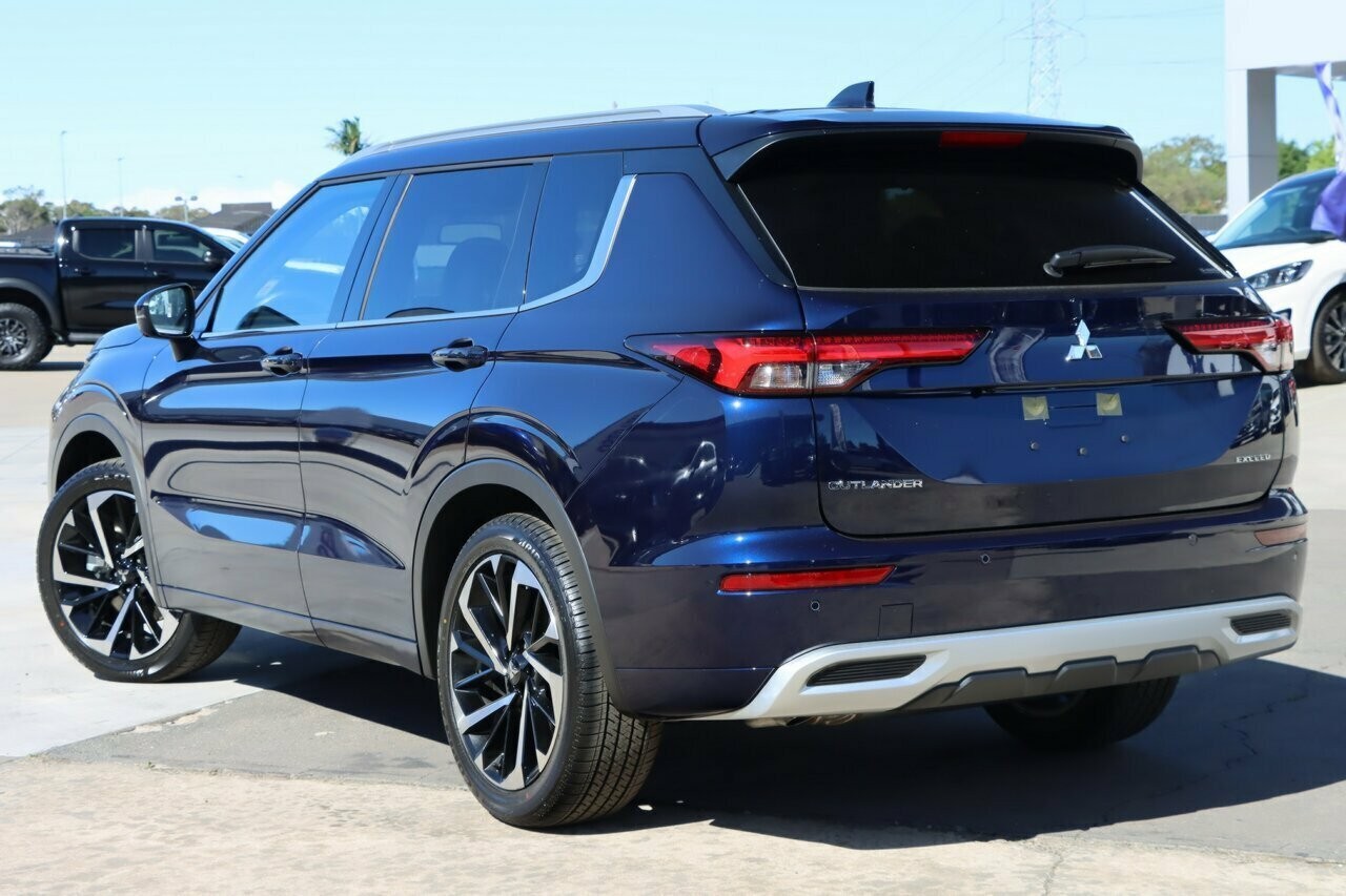 Mitsubishi Outlander image 3