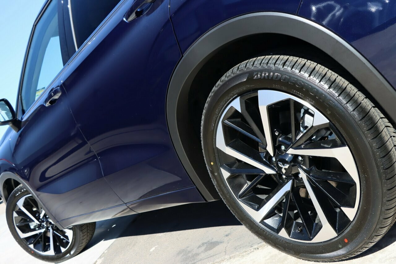 Mitsubishi Outlander image 4