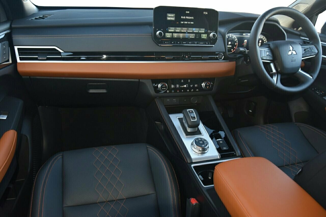 Mitsubishi Outlander image 4