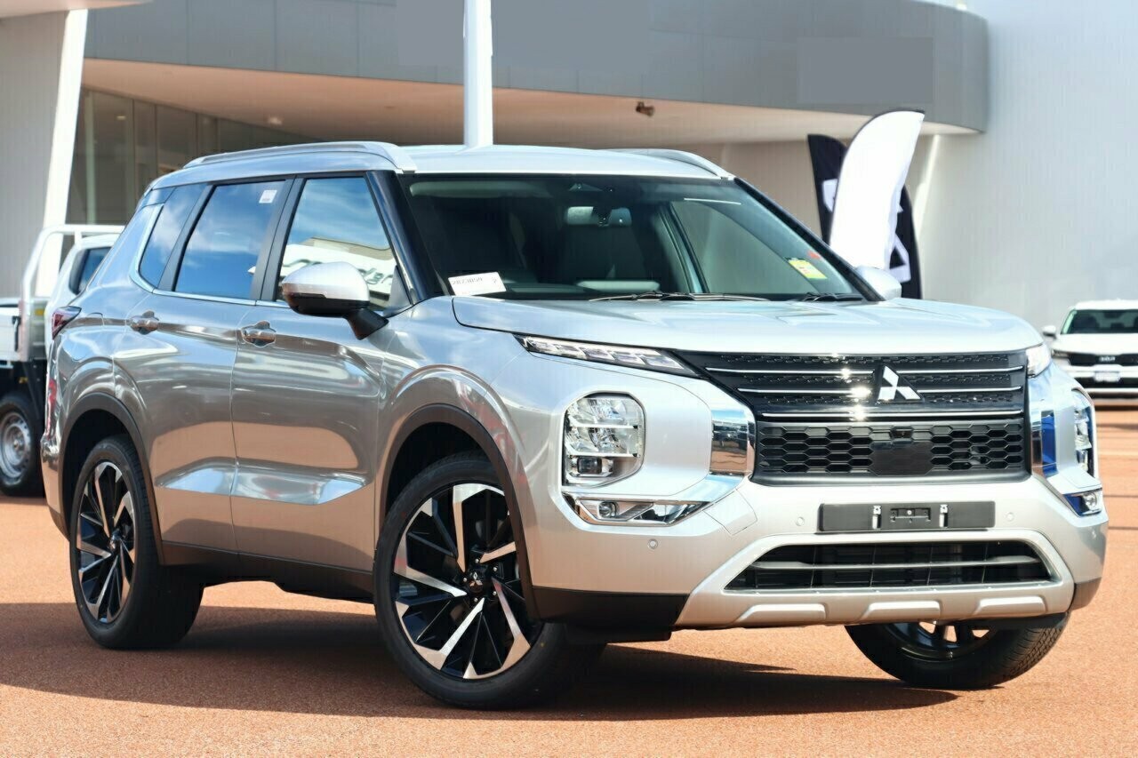 Mitsubishi Outlander image 1