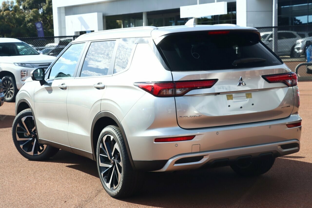 Mitsubishi Outlander image 3