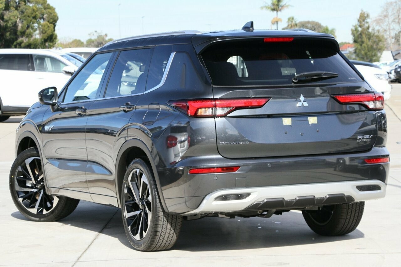 Mitsubishi Outlander image 3