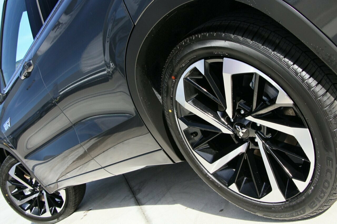 Mitsubishi Outlander image 4