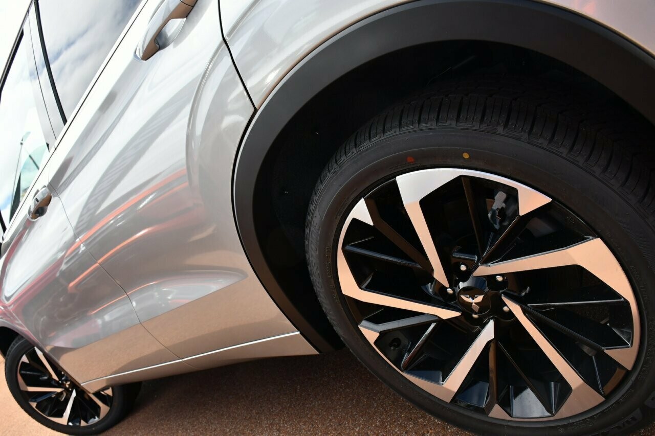 Mitsubishi Outlander image 4