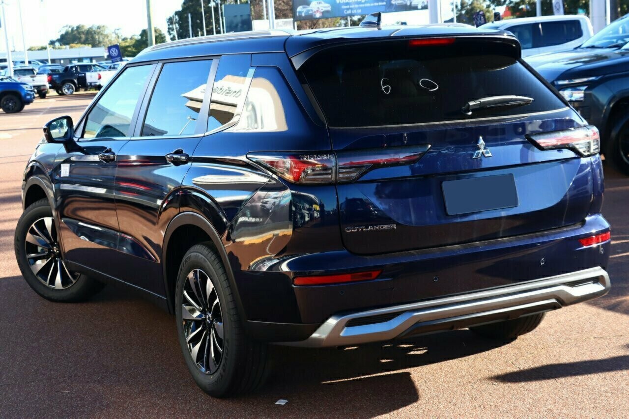 Mitsubishi Outlander image 3