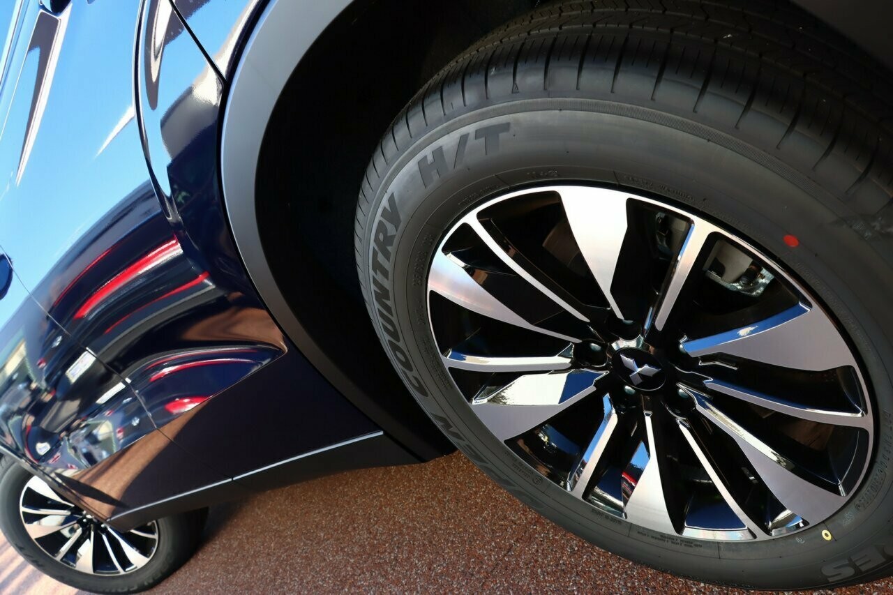 Mitsubishi Outlander image 4