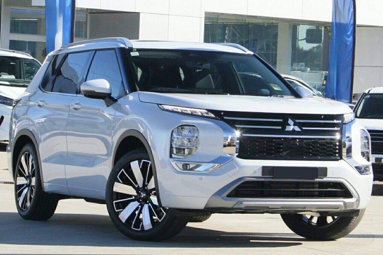 Mitsubishi Outlander image 1