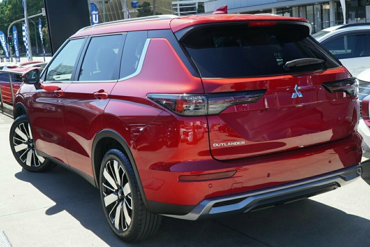 Mitsubishi Outlander image 3