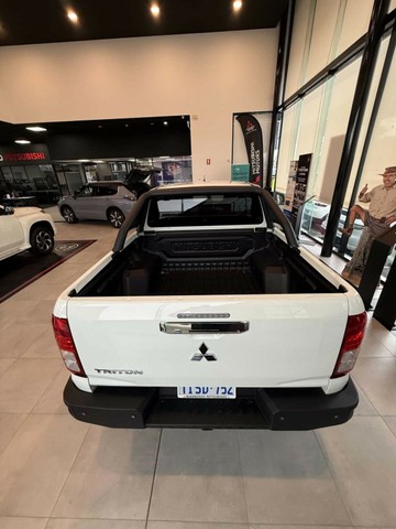 https://vehicle-cdn.autoleague.cloud/14470_118156_6.jpg