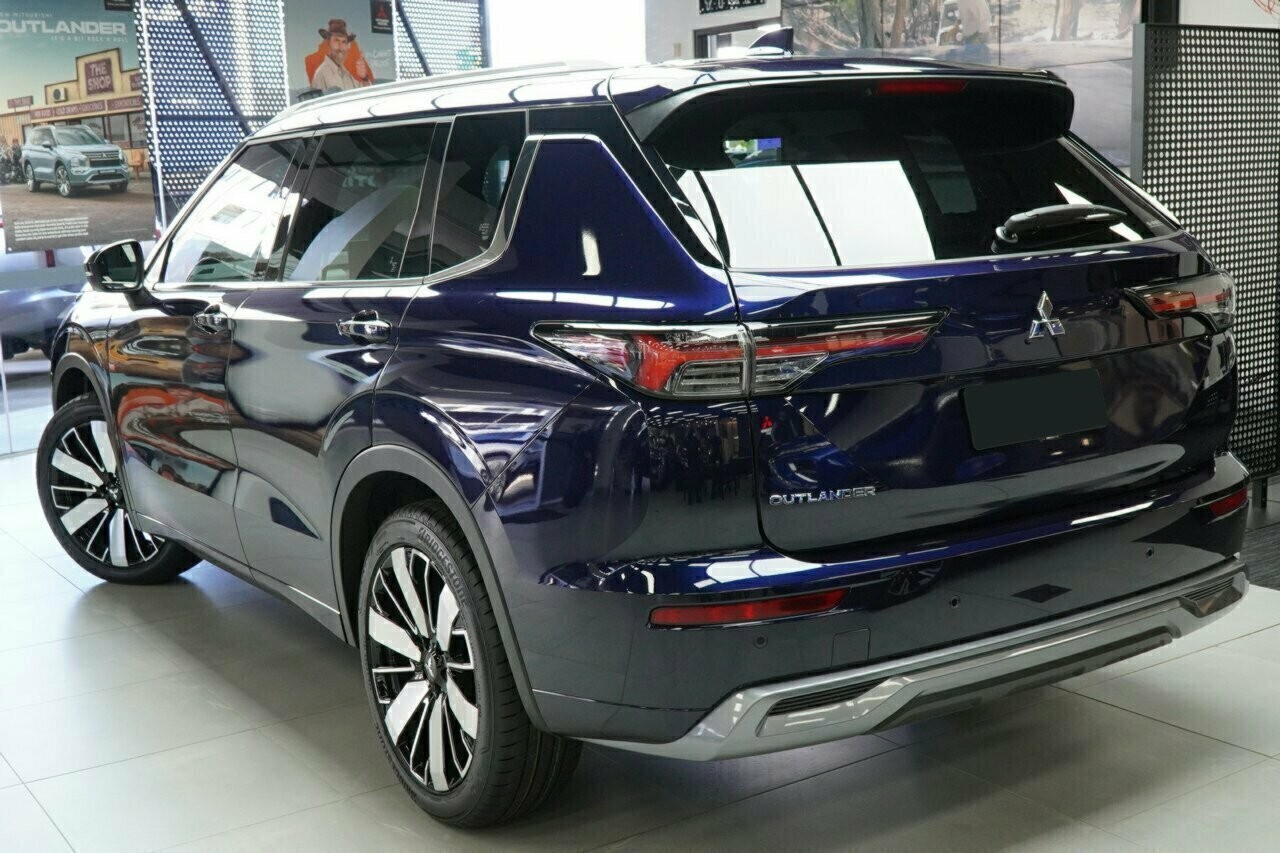 Mitsubishi Outlander image 3