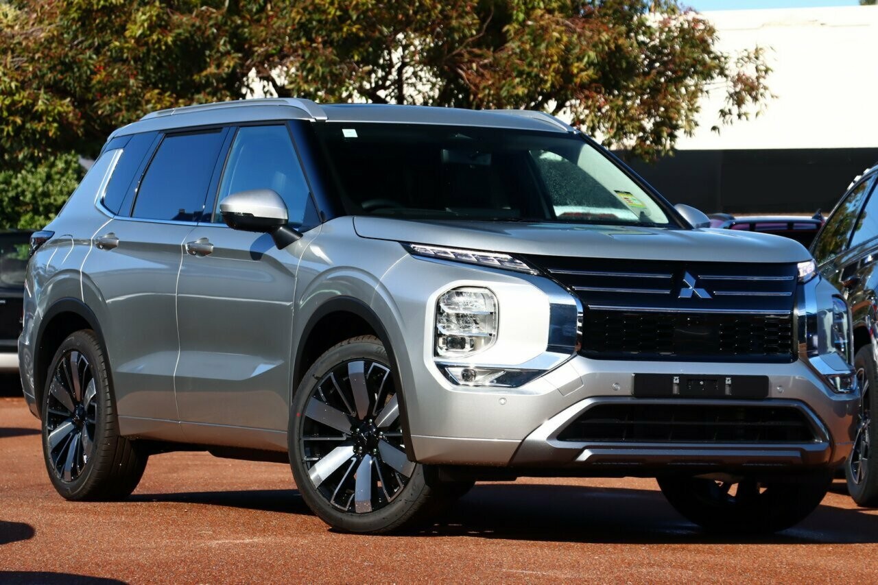 Mitsubishi Outlander image 1
