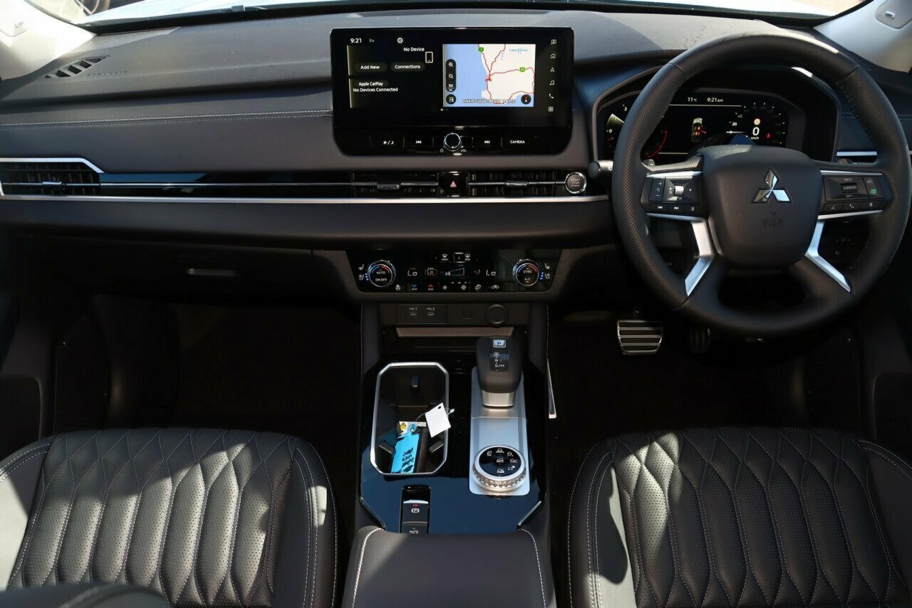 Mitsubishi Outlander image 4