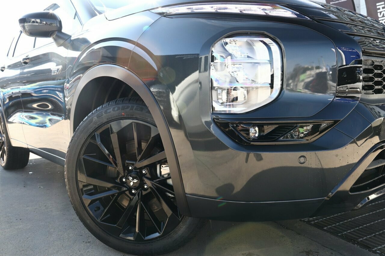 Mitsubishi Outlander image 2