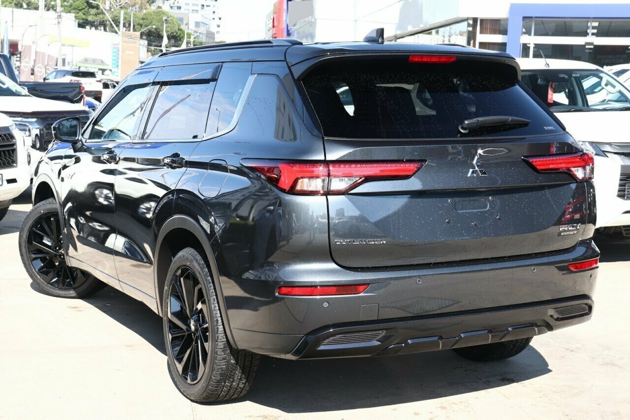 Mitsubishi Outlander image 3