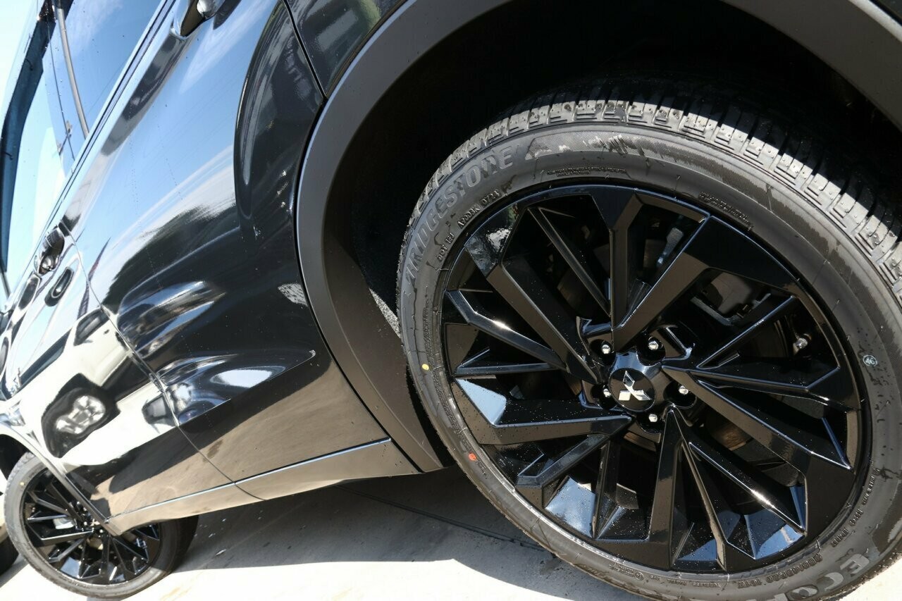 Mitsubishi Outlander image 4