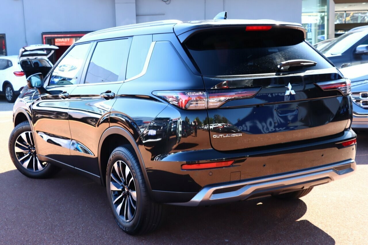 Mitsubishi Outlander image 3