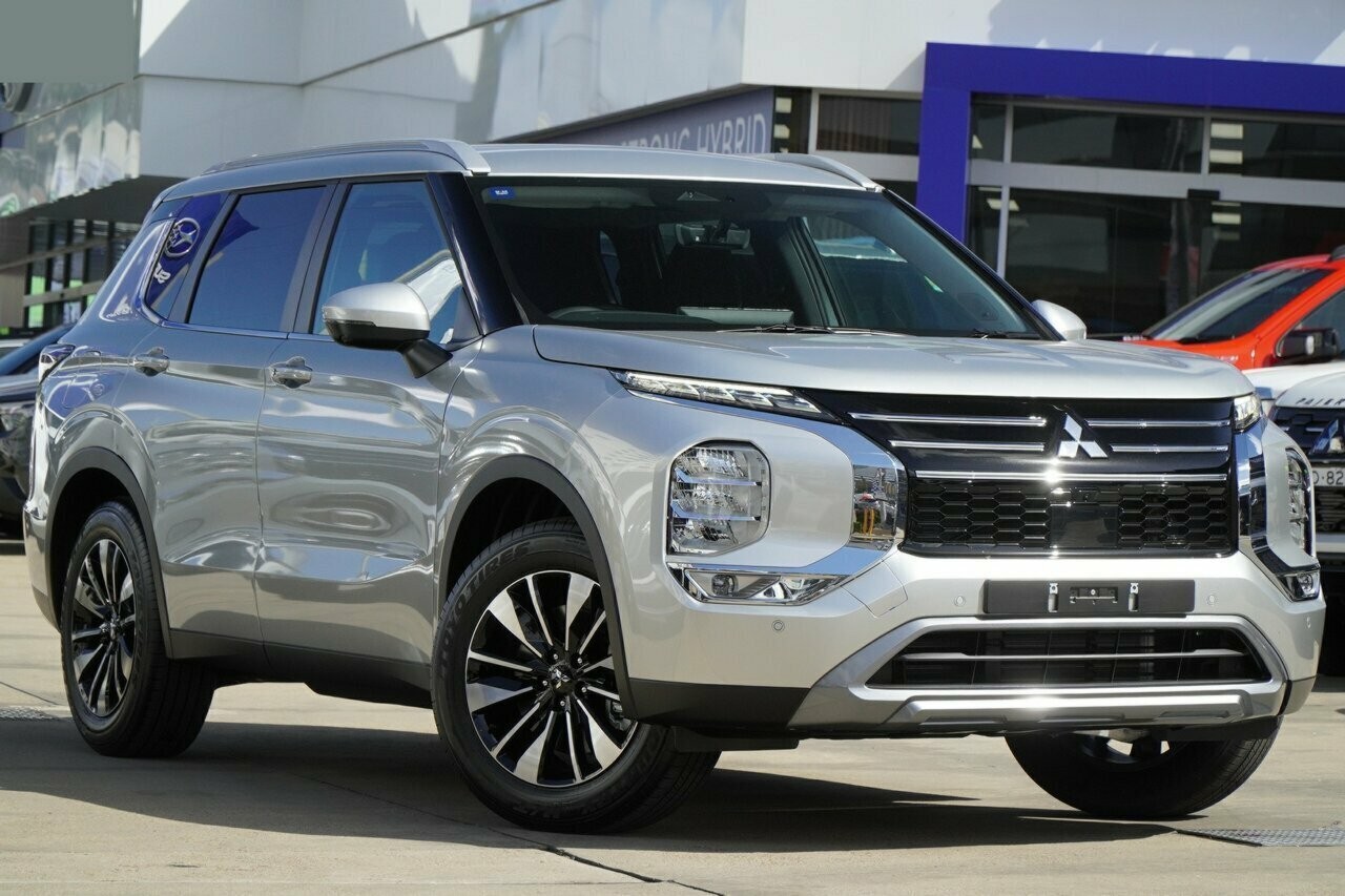 Mitsubishi Outlander image 1