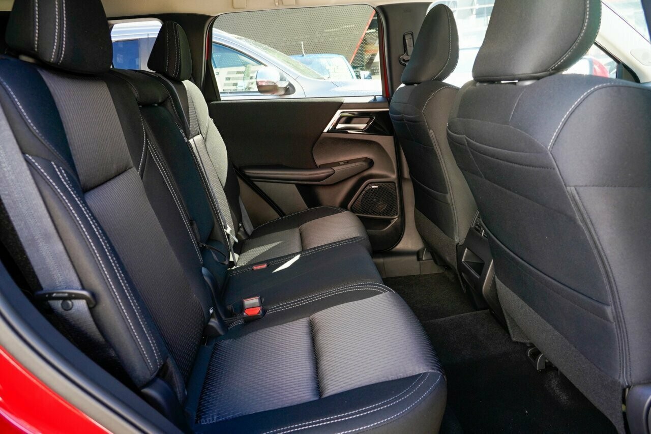 Mitsubishi Outlander image 2