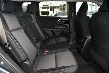 https://vehicle-cdn.autoleague.cloud/14470_118331_6.jpg