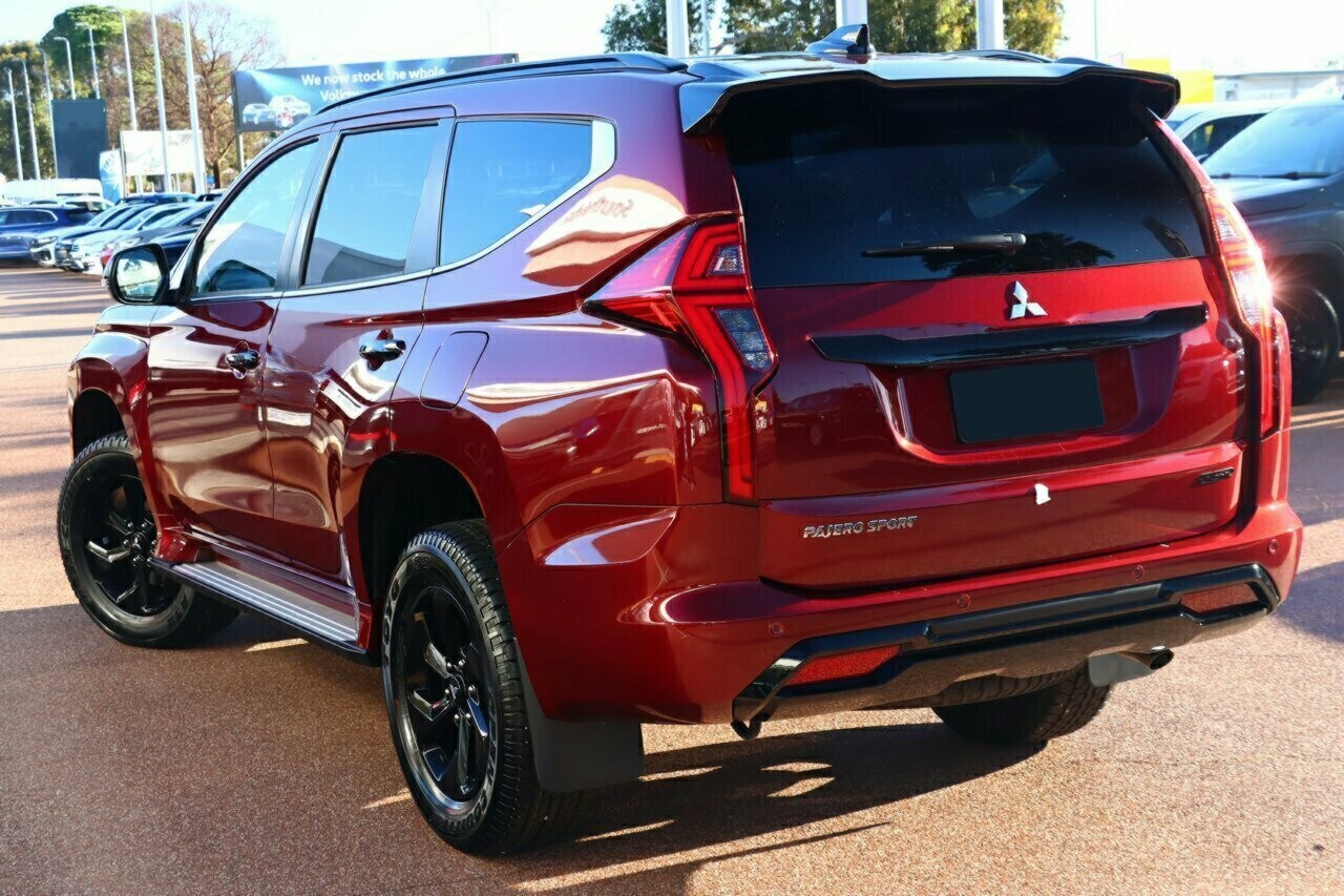 Mitsubishi Pajero Sport image 3