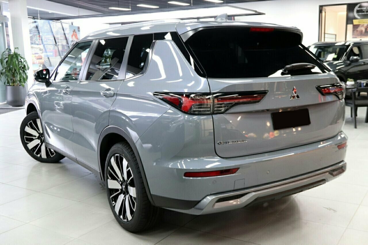 Mitsubishi Outlander image 3