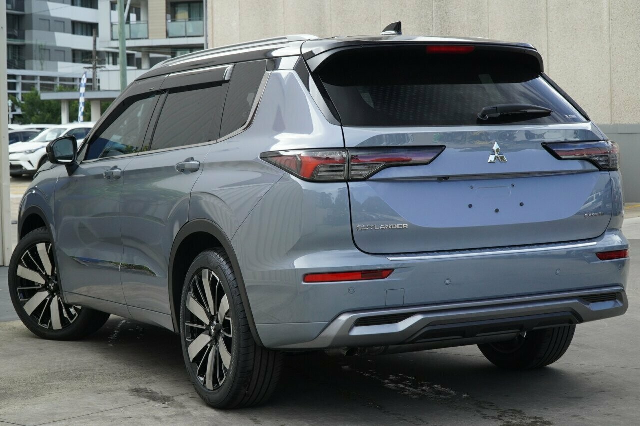 Mitsubishi Outlander image 3