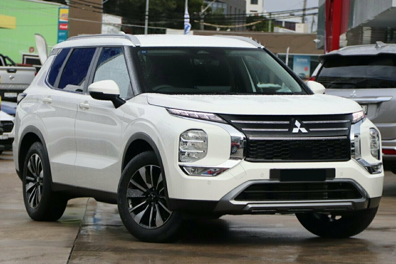 Mitsubishi Outlander image 1