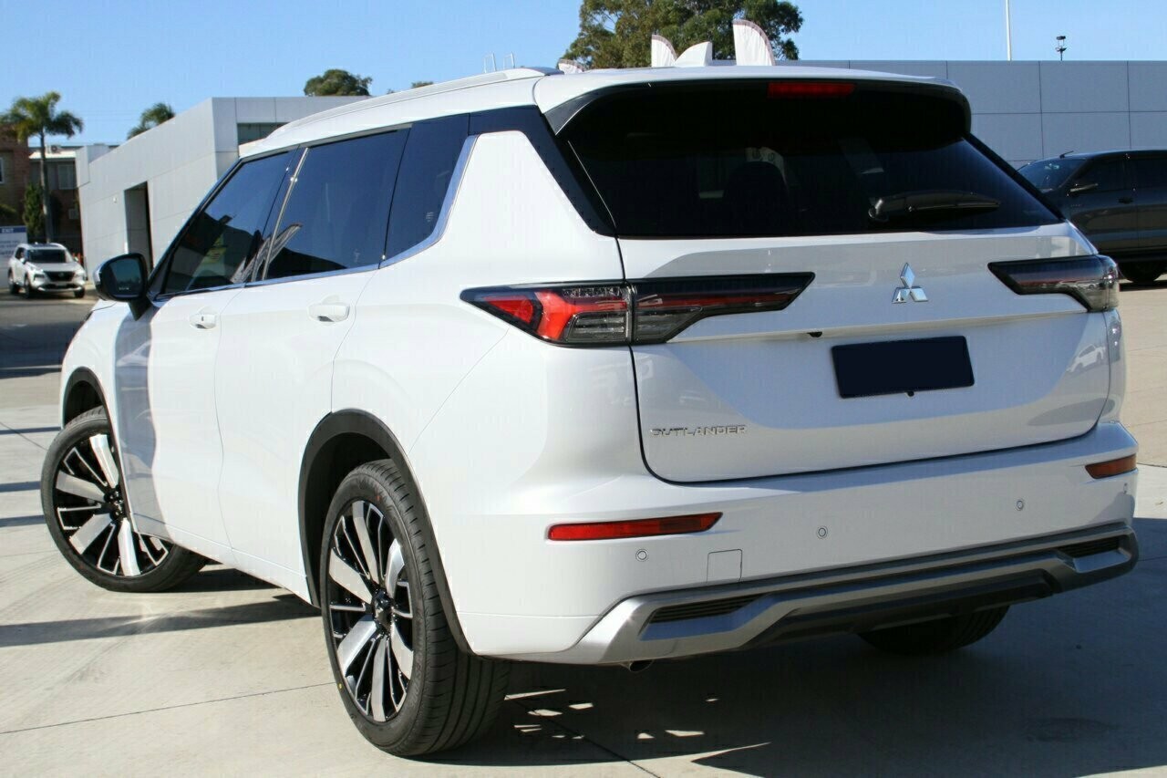 Mitsubishi Outlander image 3