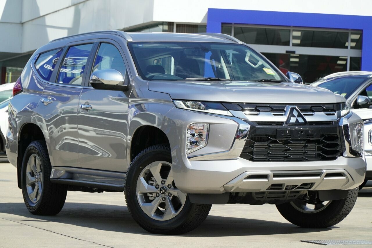 Mitsubishi Pajero Sport image 1