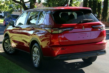 https://vehicle-cdn.autoleague.cloud/14470_118603_3.jpg