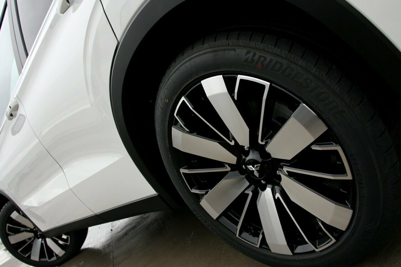 Mitsubishi Outlander image 4