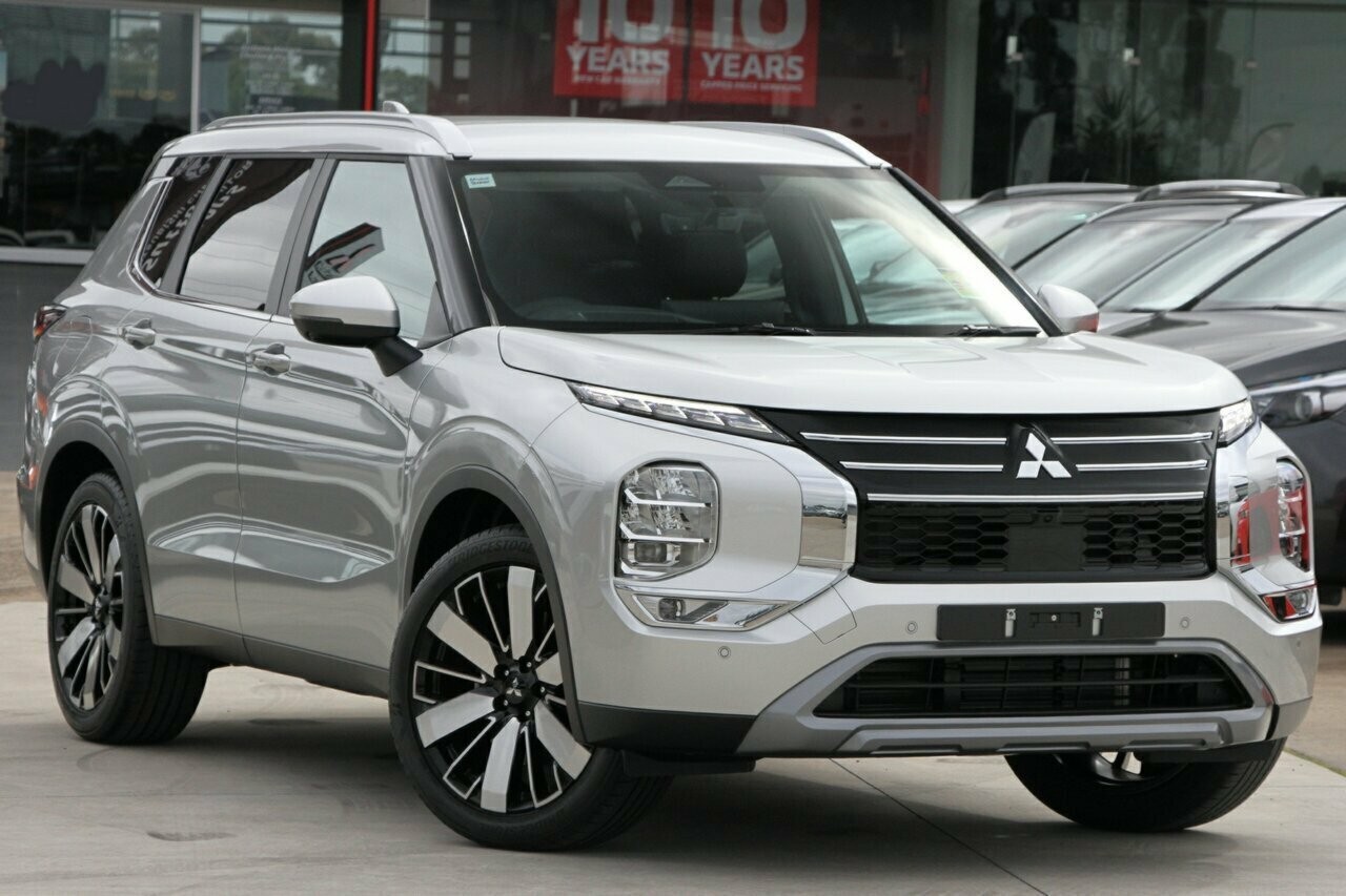 Mitsubishi Outlander image 1