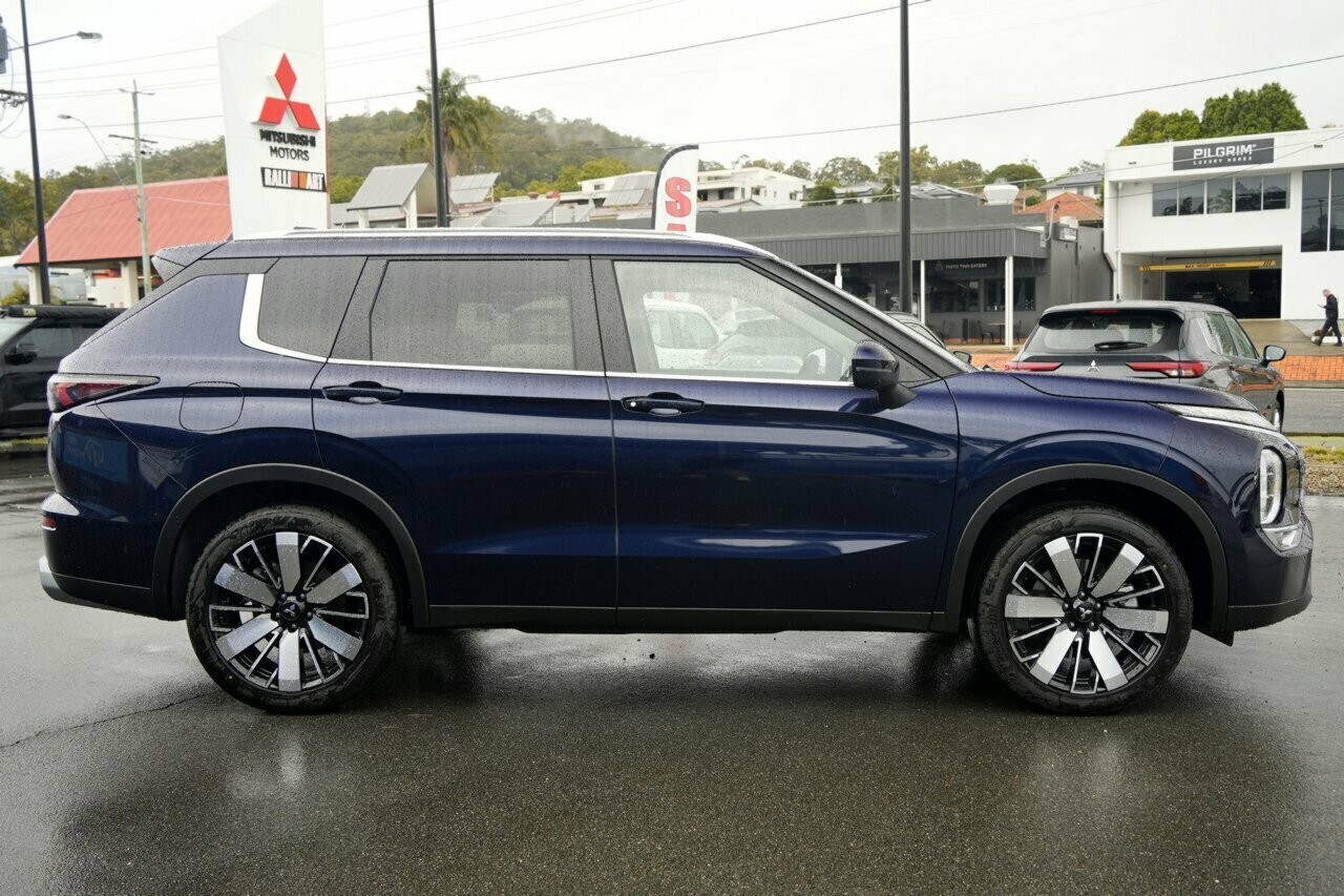 Mitsubishi Outlander image 1