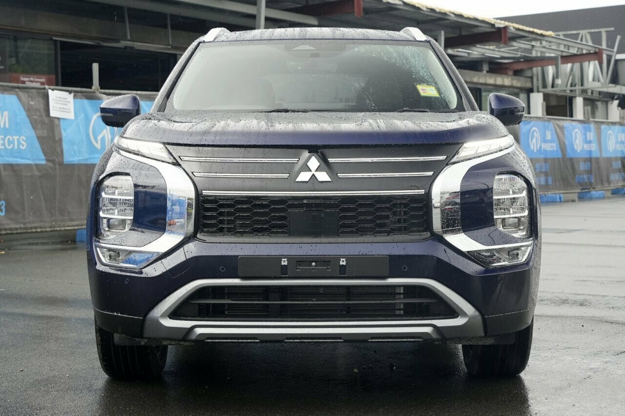 Mitsubishi Outlander image 3