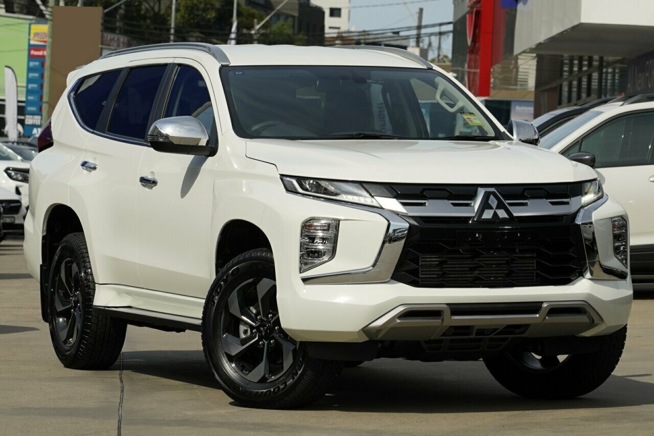 Mitsubishi Pajero Sport image 1