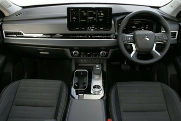 https://vehicle-cdn.autoleague.cloud/14470_118720_5.jpg