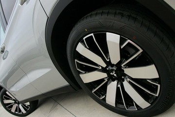 https://vehicle-cdn.autoleague.cloud/14470_118735_4.jpg