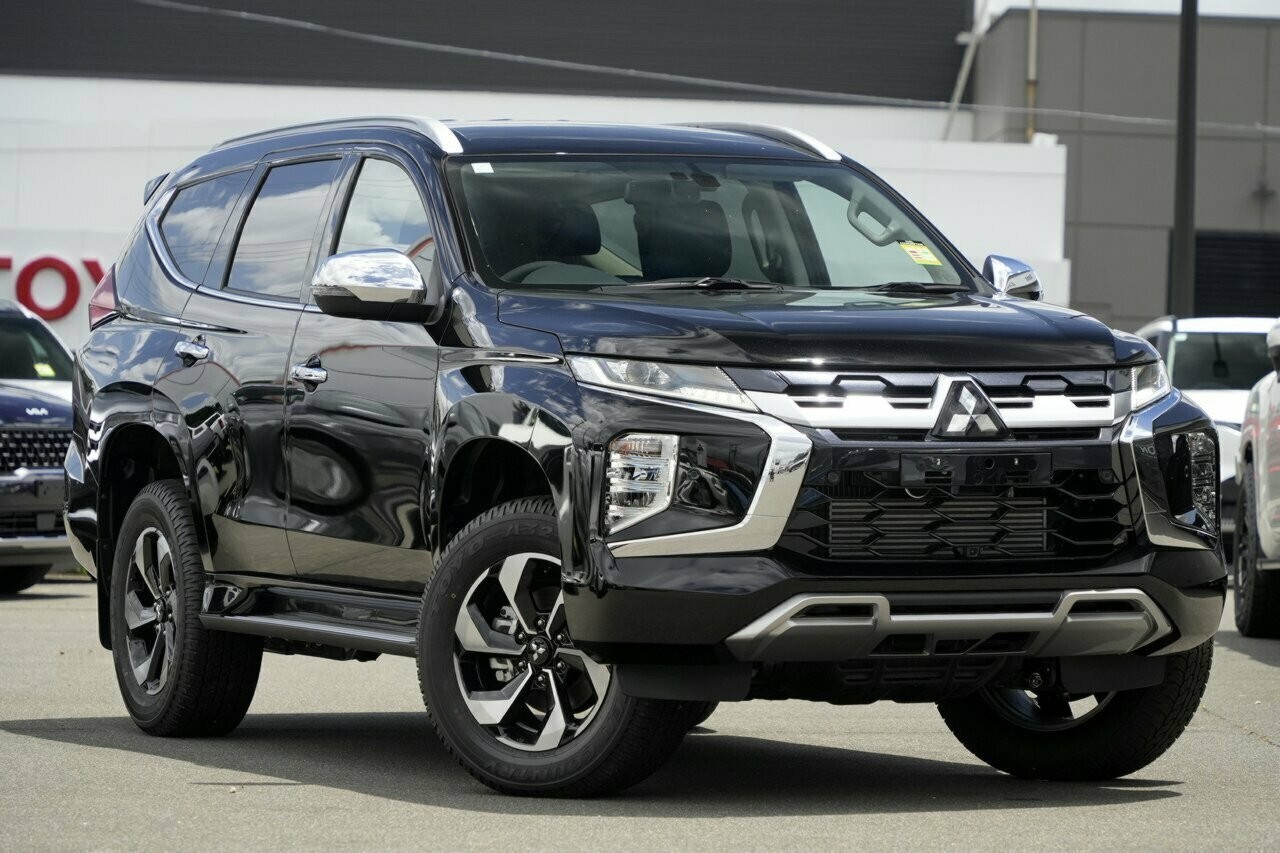 Mitsubishi Pajero Sport image 1