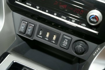https://vehicle-cdn.autoleague.cloud/14470_118887_18.jpg