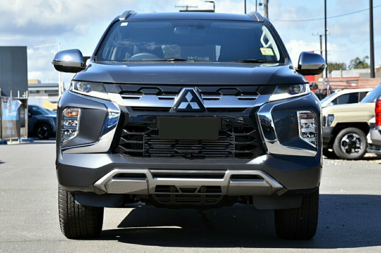 Mitsubishi Pajero Sport image 4