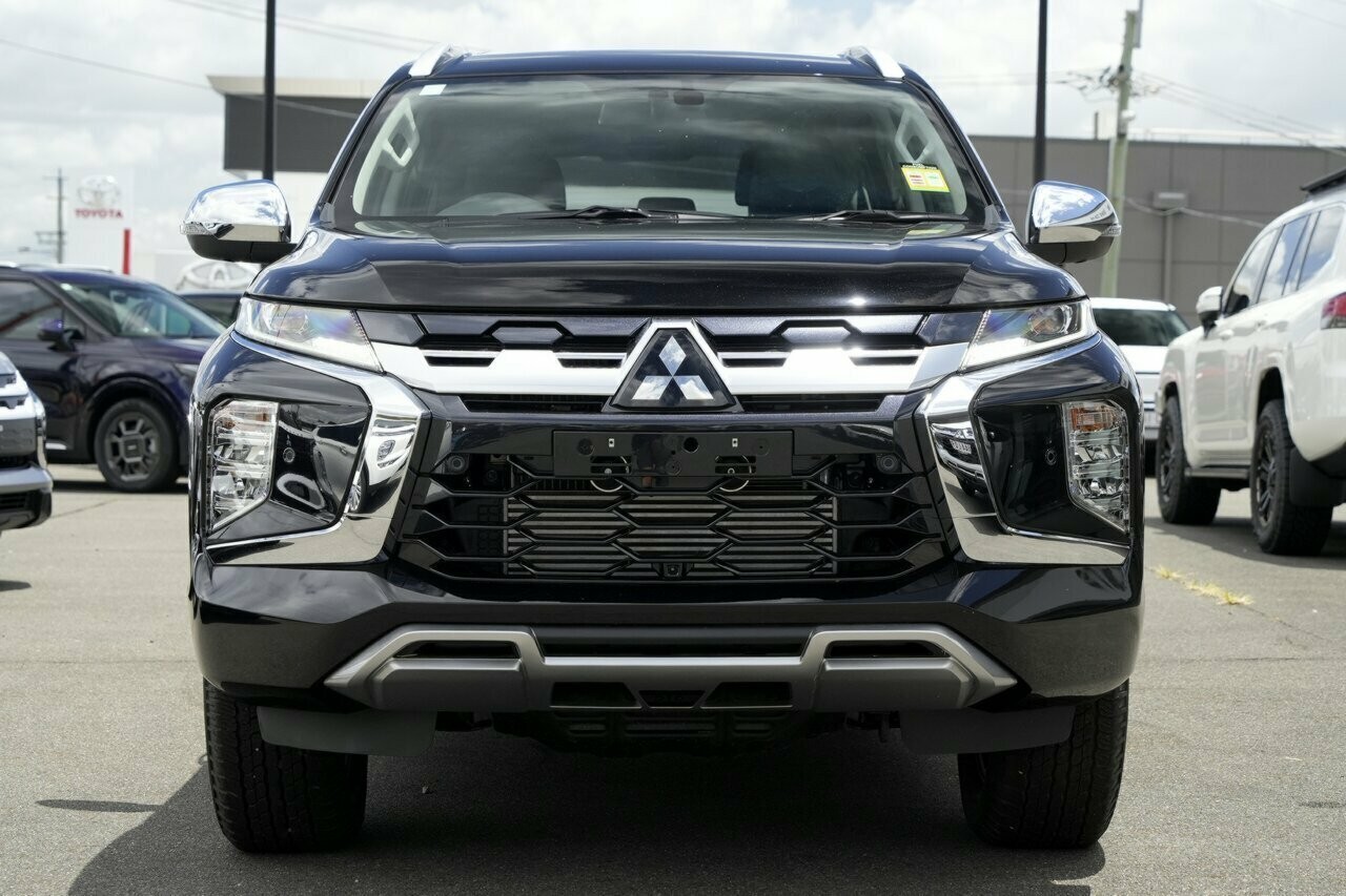 Mitsubishi Pajero Sport image 4