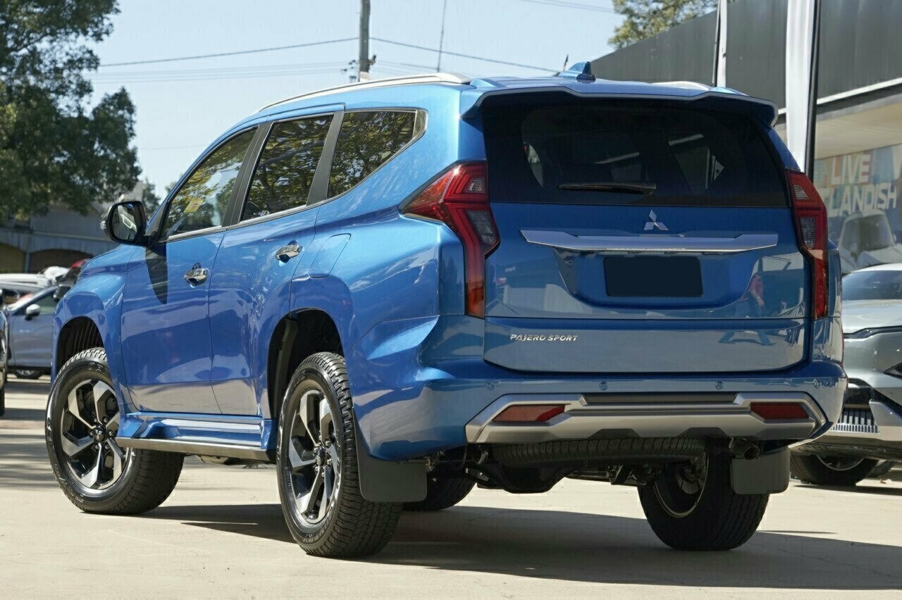 Mitsubishi Pajero Sport image 3