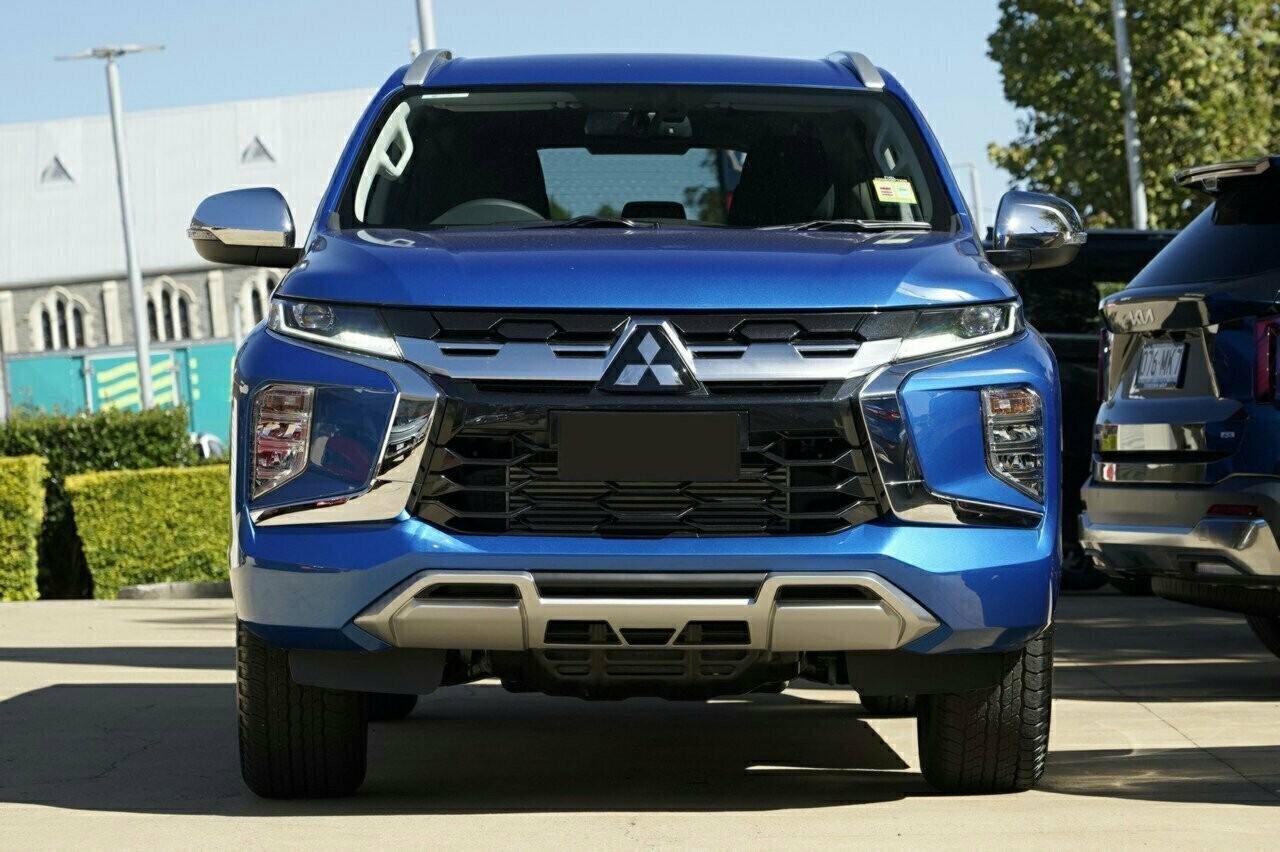 Mitsubishi Pajero Sport image 4