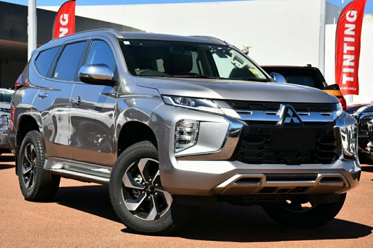 Mitsubishi Pajero Sport image 1